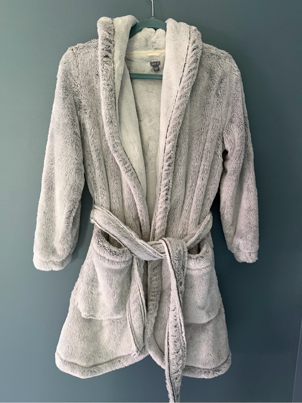 aerie Plush Hooded Robe in Light Gray